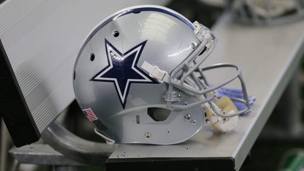 hospitalized-baby-dallas-cowboys.jpg